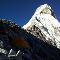 looking-along-the-route-to-the-ama-dablam-summit