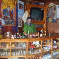 pangboche-stu-working-behind-the-bar