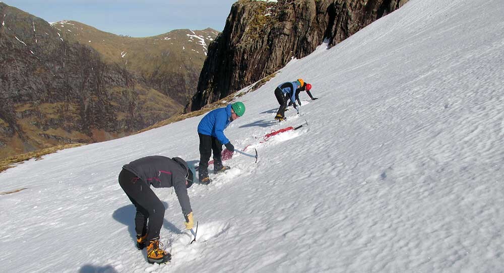 001-glen-nevis-stob-coire-nan-lochan.-clare,-richard,-suzanne-&-richard-digging-bucket-seats.