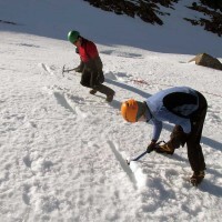 004-glen-nevis-stob-coire-nan-lochan.-suzanne,-richard-&-clare-digging-buried-axe-snow-anchors.