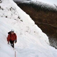 Approaching-a-snowy-Curved-Ridge