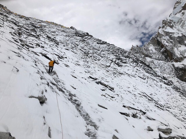 Descending the rocky slabs from c1